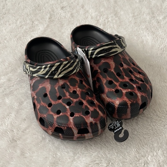 (NWT) Crocs Classic Unisex Animal Remix Clogs Black Multi Animal, Size: W7, M5 - Picture 16 of 17